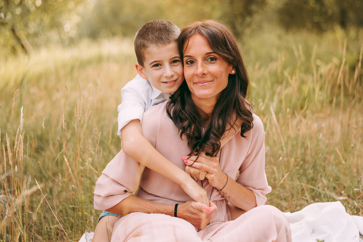 fotografo stefania montin famiglia mamma figlio tramonto