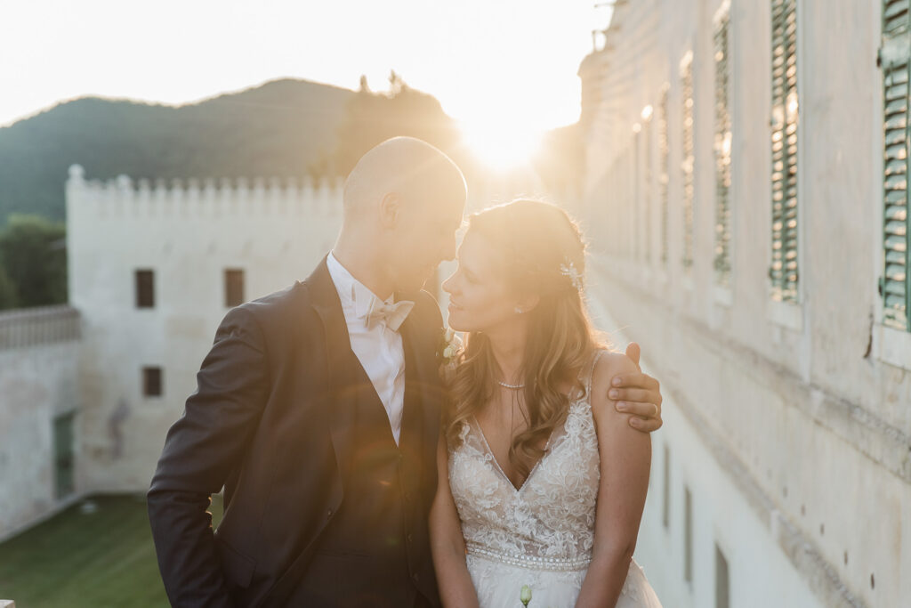 servizio fotografico di coppia al tramonto Castello del Catajo