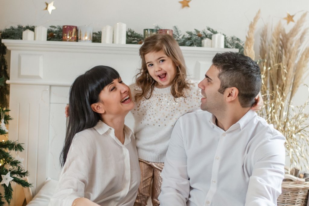 Famiglia a Natale felice