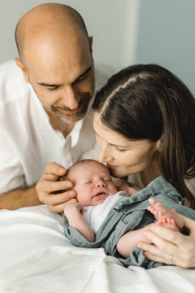 Perchè scegliere una sessione fotografica newborn a casa tua