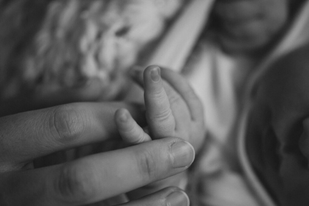 Perchè scegliere una sessione fotografica newborn a casa tua