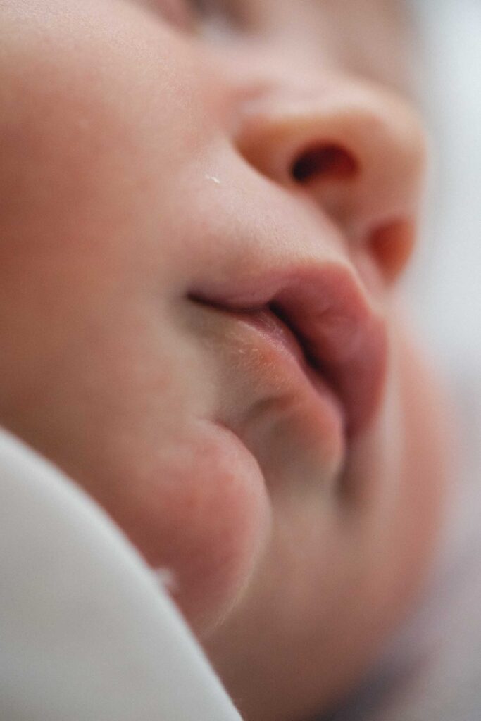 Perchè scegliere una sessione fotografica newborn a casa tua