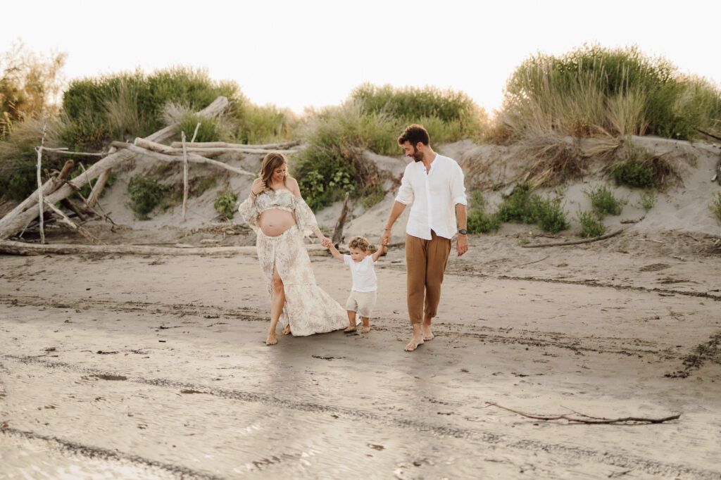 Maternity in spiaggia