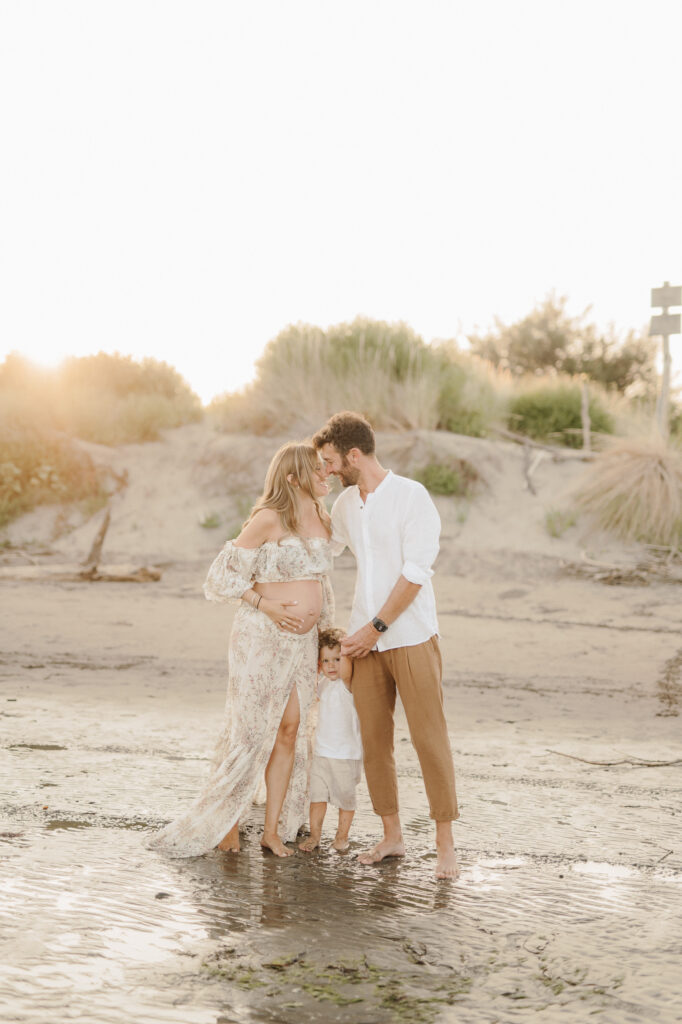 Maternity in spiaggia