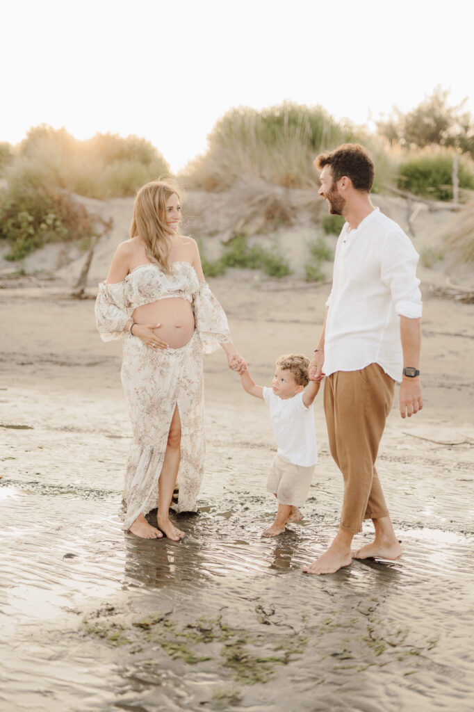 Maternity in spiaggia