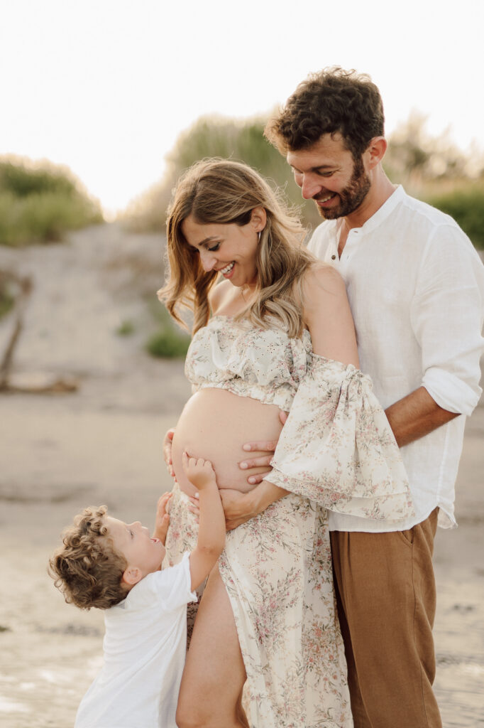 Maternity in spiaggia