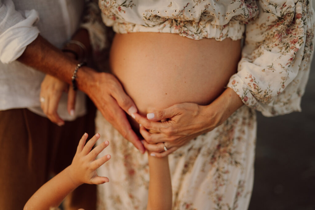 Maternity in spiaggia
