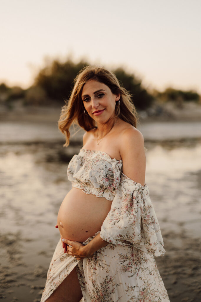 Maternity in spiaggia