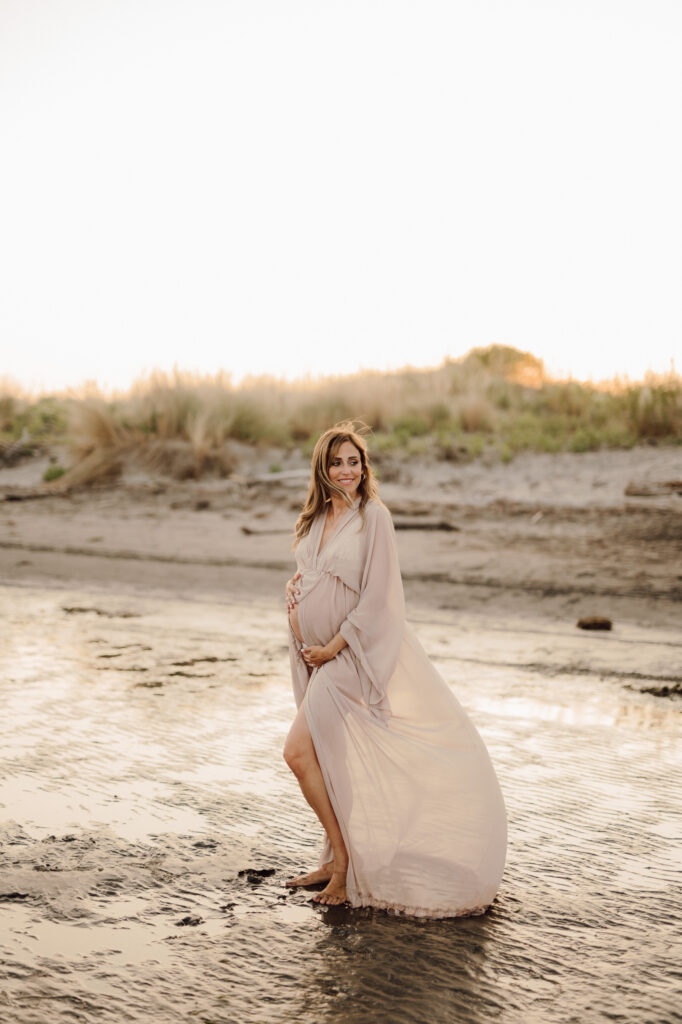 Maternity in spiaggia