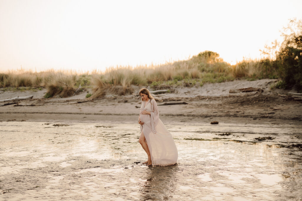 Maternity in spiaggia