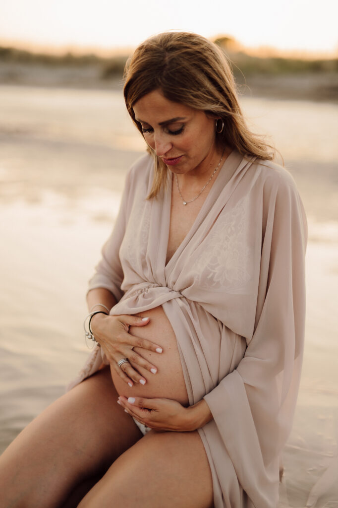 Maternity in spiaggia
