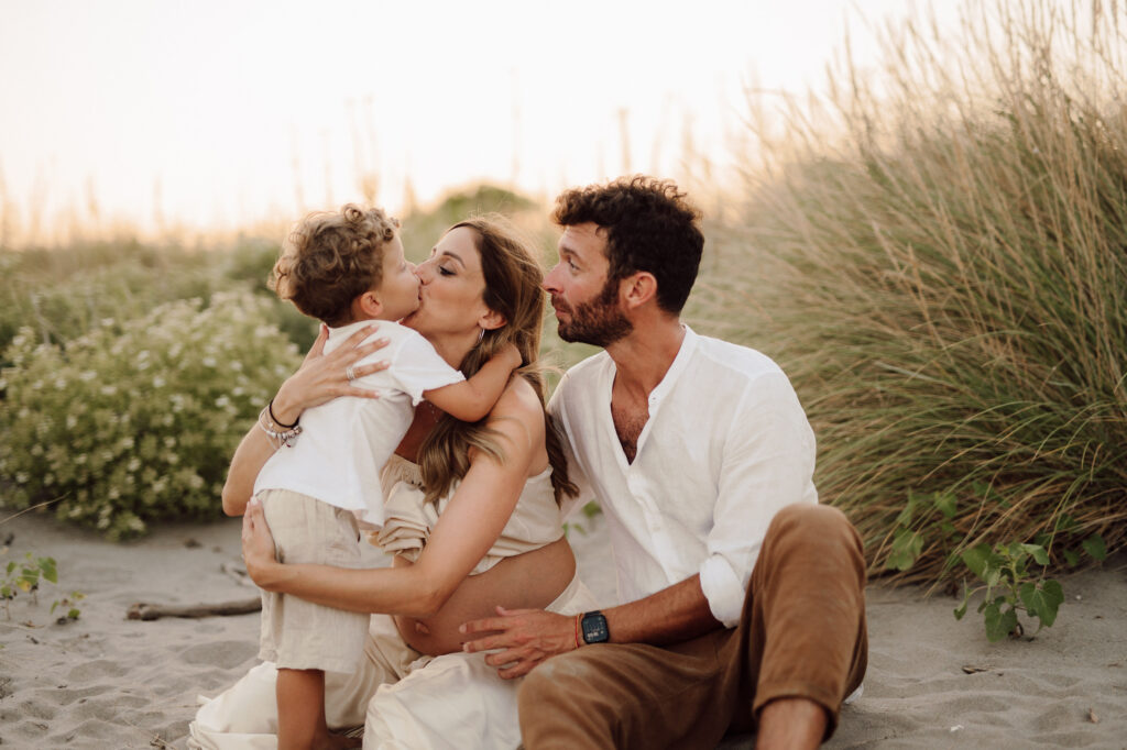 Maternity in spiaggia