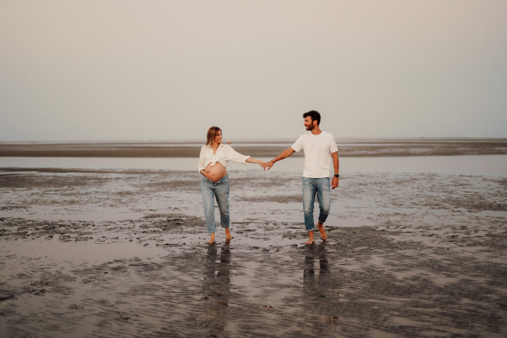 Maternity in spiaggia